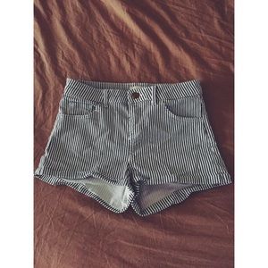Mid high waist shorts