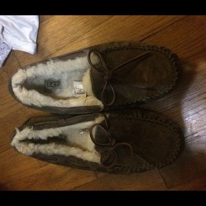 Like new ugg moccasins