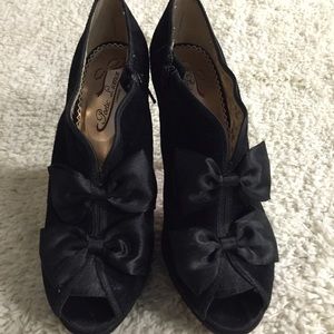 PL London bow heels size 8 1/2