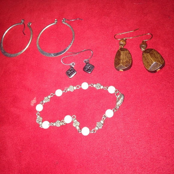 Earrings and bracelets!💕