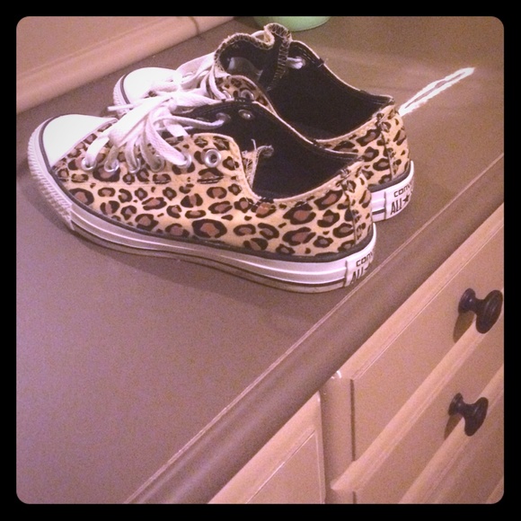 Leopard print converse.