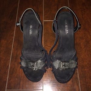 Black strappy wedges