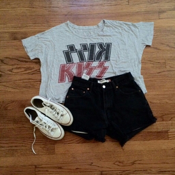 KISS CROP TOP.