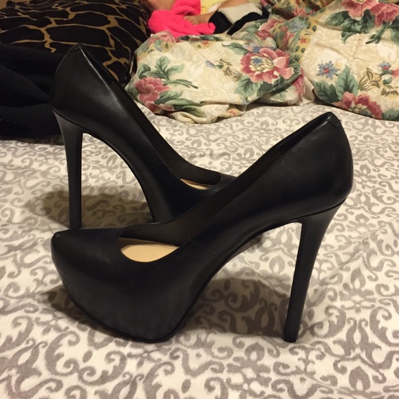 Jessica Simpson pumps