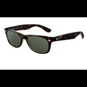 Tortoise shell Ray Ban Wayfarer