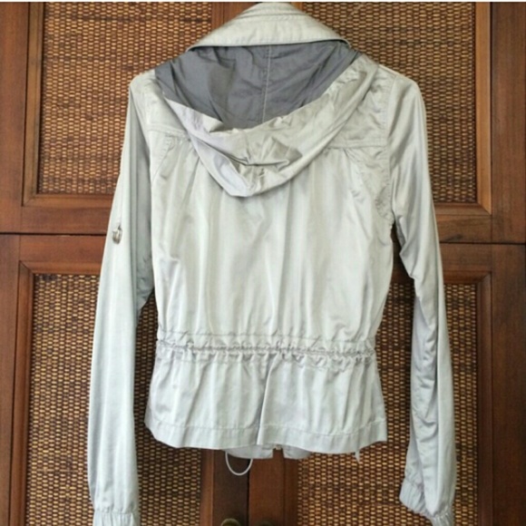 Silver Guess Jacket - Picture 2 of 2