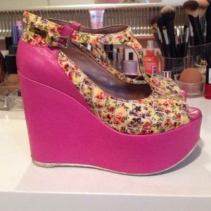 Super cute girly platforms, very comfy and light