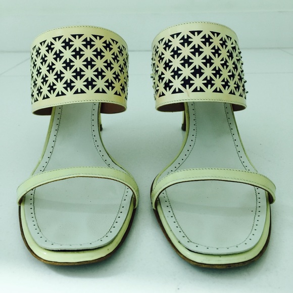 SOLD✨ALAIA✨ Leather cut out sandal. 38/8. - Picture 2 of 4