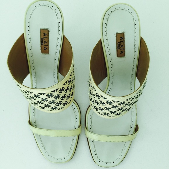 SOLD✨ALAIA✨ Leather cut out sandal. 38/8. - Picture 3 of 4