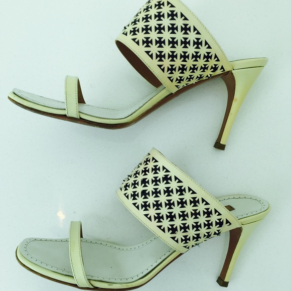 SOLD✨ALAIA✨ Leather cut out sandal. 38/8. - Picture 4 of 4