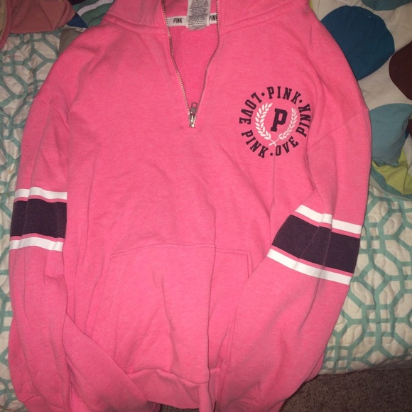 VS SWEATSHIRT 🔴🔴 ON HOLD