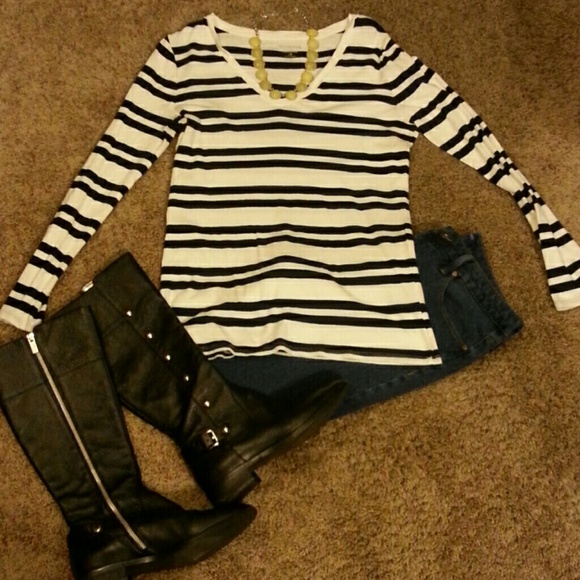 Merona black and white long sleeve shirt