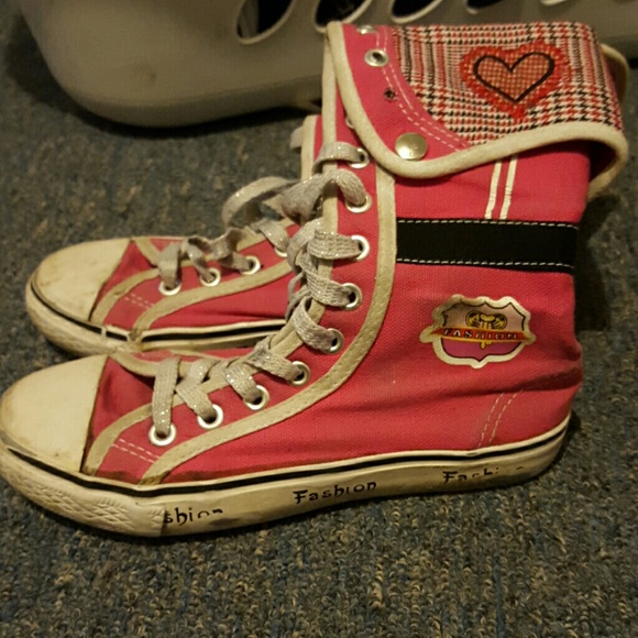 Hi top girl boots