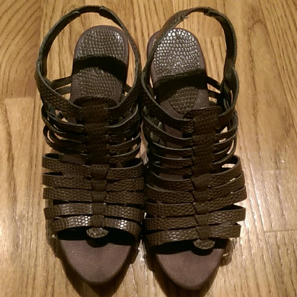 SOLD!Brown wedge sandals - Picture 1 of 4
