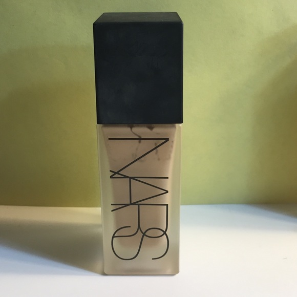 NARS All Day Luminous Weightless Foundation