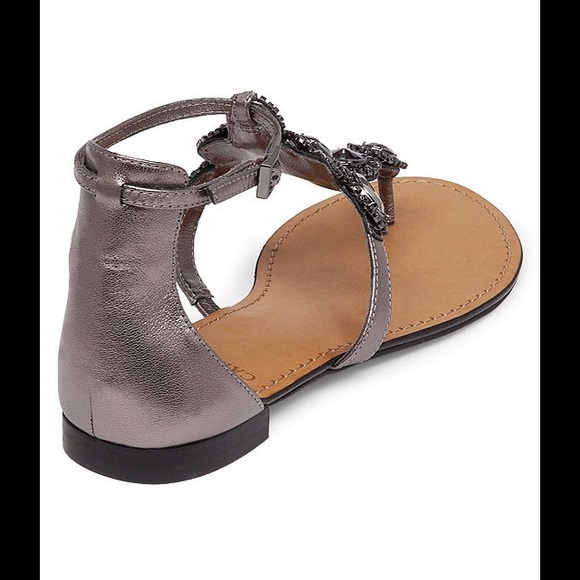 SOLD, Vince Camuto, - Picture 4 of 4