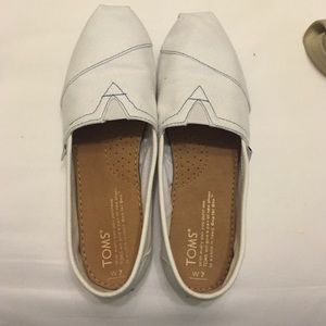 White TOMS