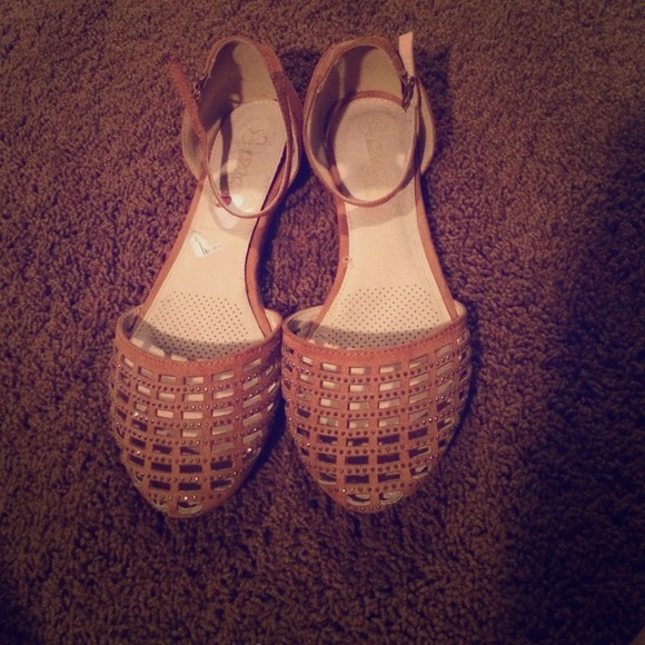 Brown/beige sandals with ankle straps