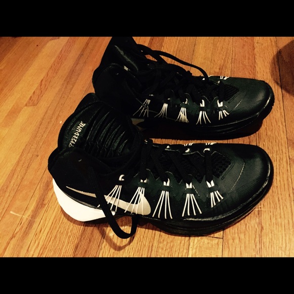 Never worn Nike hyperdunk.