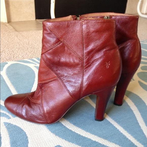*Reserved Sarah1616* Frye leather heeled boots