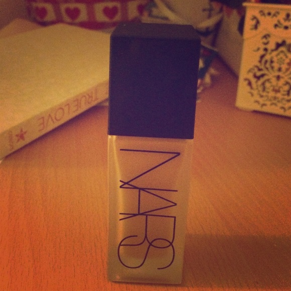 Nars all day luminous foundation