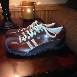 Brown leather Skechers