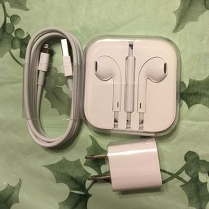 iPhone 5 charger w/ earbuds