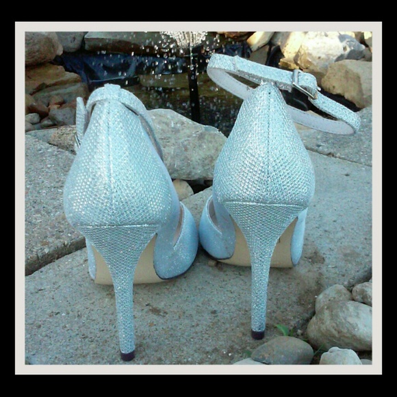 🔻PRICE DROP...🌟HP..Silver Sparkle Heels - Picture 3 of 4