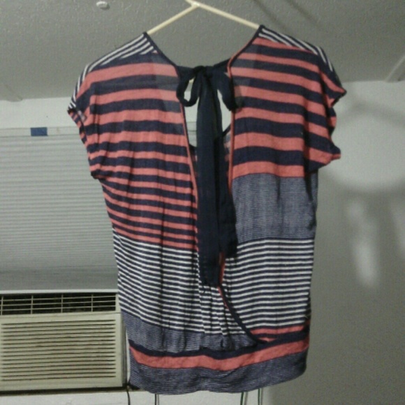 Adorable open back with tie and the neck