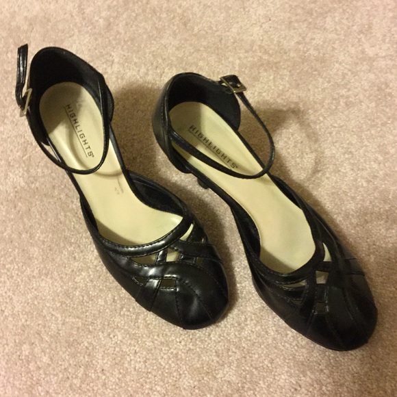 Black heels, low heel