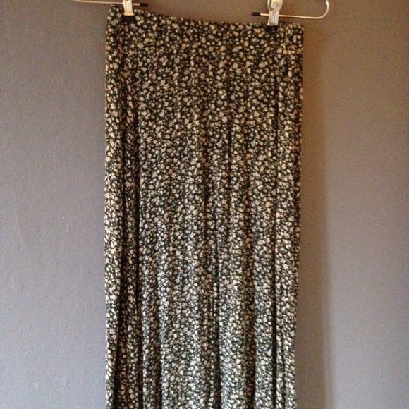 Brandy Melville flower maxi skirt