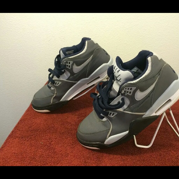 Size 6y Nike Flights