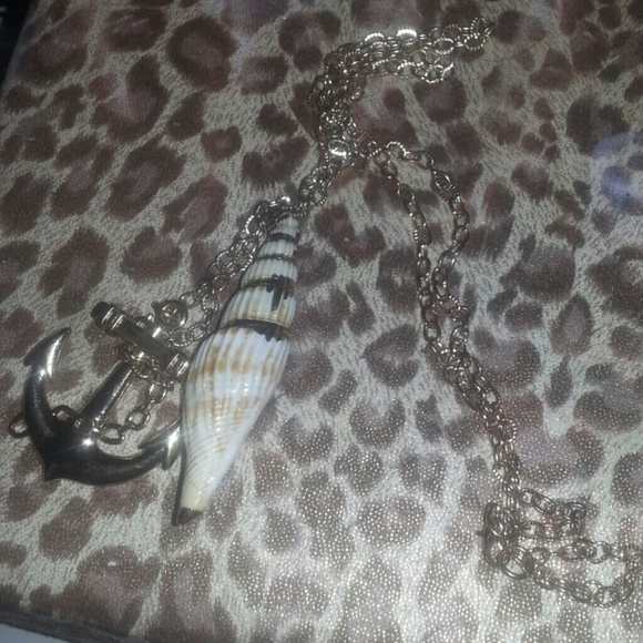 Anchor and shell necklace - Picture 1 of 1