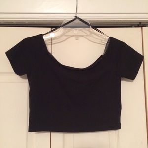 •BUNDLE• Black & White crop tops