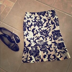 EUC White House Black Market Skirt