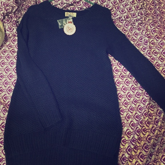 Dark/ navy blue sweater