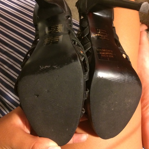 Black heels - Picture 3 of 4