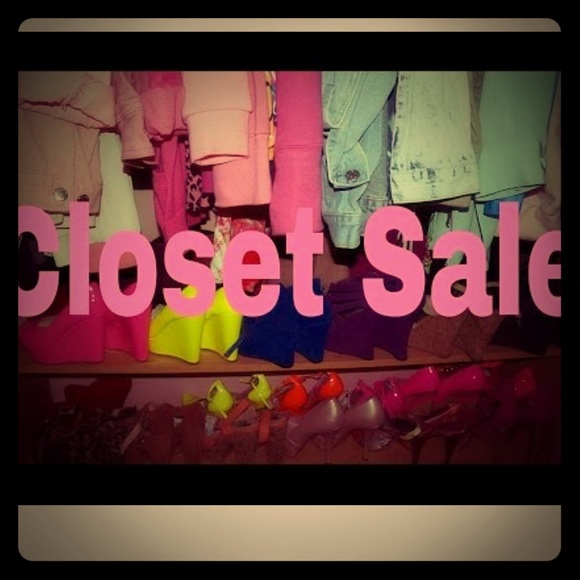 Everything must go 🎀👚👗👖👠🎒💄👛!!! Big sale