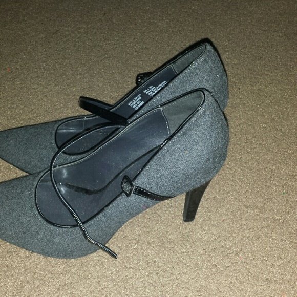 Heels - Picture 2 of 2
