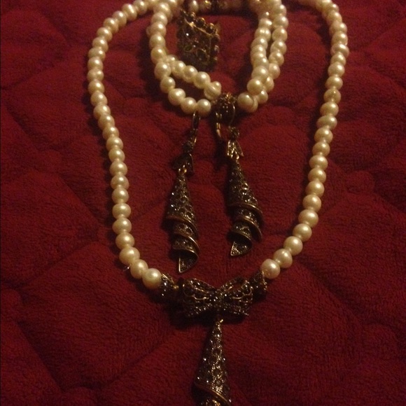 SOLD!! Set gorgeous party set