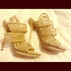 Gucci high heels 👠