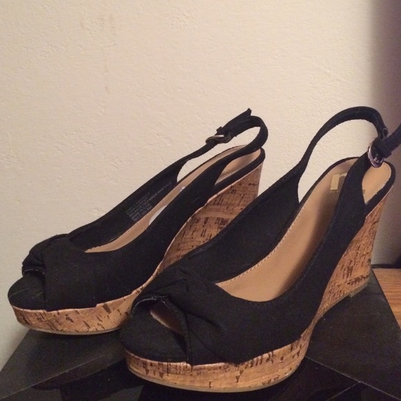 Black wedge heels
