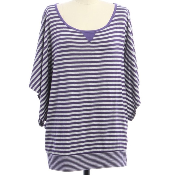 🎀Soft & Cozy Nordstrom Red Haute Butterfly Top🎀 - Picture 2 of 4