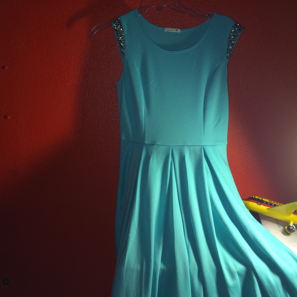 Mint green dress with studded sleeves - Picture 1 of 4