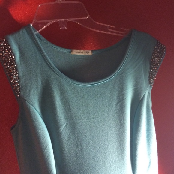 Mint green dress with studded sleeves - Picture 2 of 4