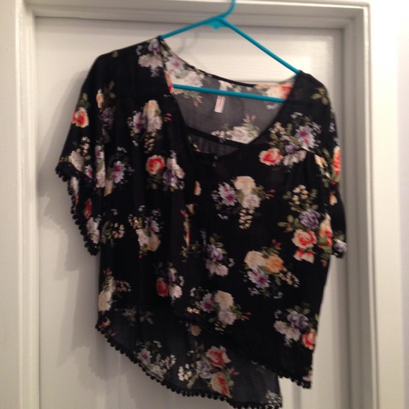 Black floral crop top