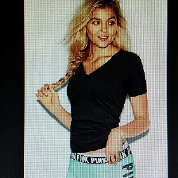 VICTORIA SECRET VNECK BUNDLE