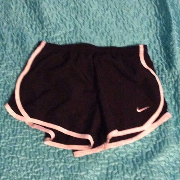 Black and white nike shorts . 👍
