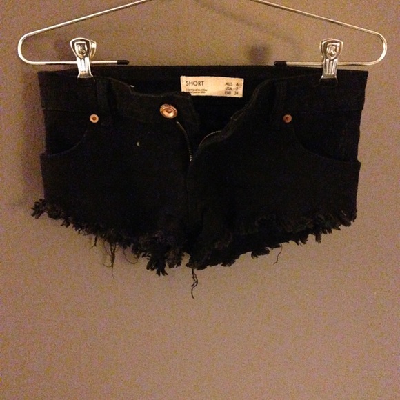 Black distressed shorts