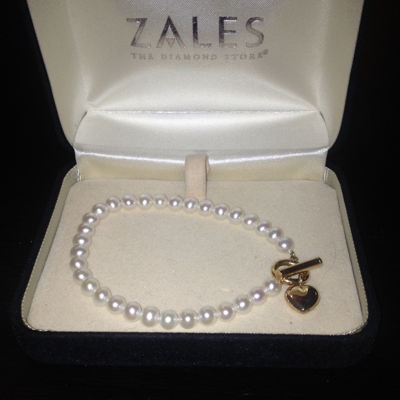 Zales pearl bracelet with 14k gold heart charm